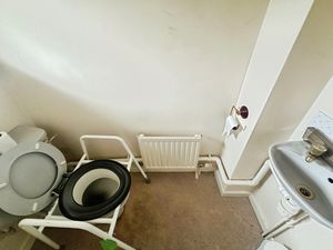 Downstairs wc- click for photo gallery